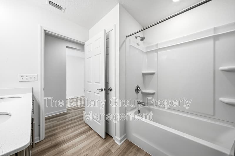 Jacksonville House: 6506 Sandler Lakes Drive