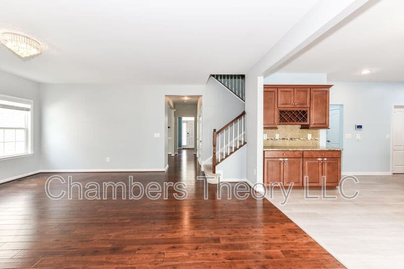 Ashburn House: 21026 Potomac Trail Cir