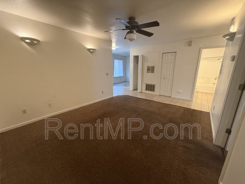 Mt Pleasant Townhome: 722 W Broomfield - Unit H01