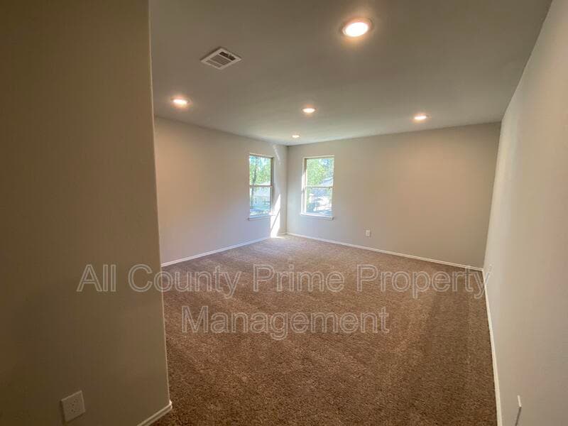 Montgomery House: 15860 Pecan Drive