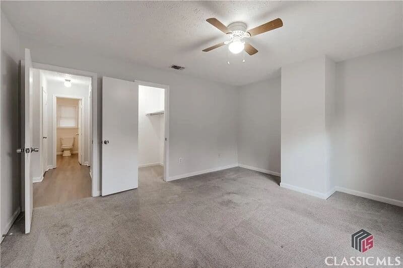 Athens House: 209 Highland Park Dr