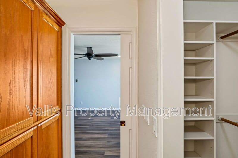 Salem House: 4468 Countryside Ct NE