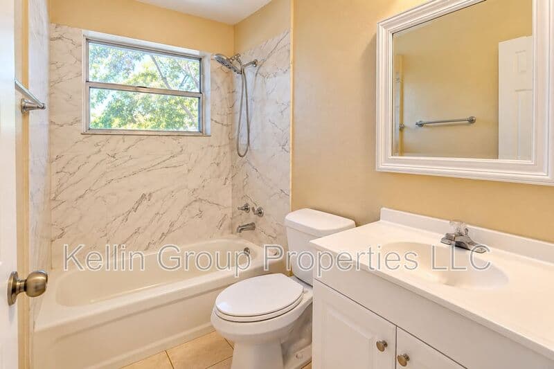 Lakewales Condo: 157 E Northside Drive