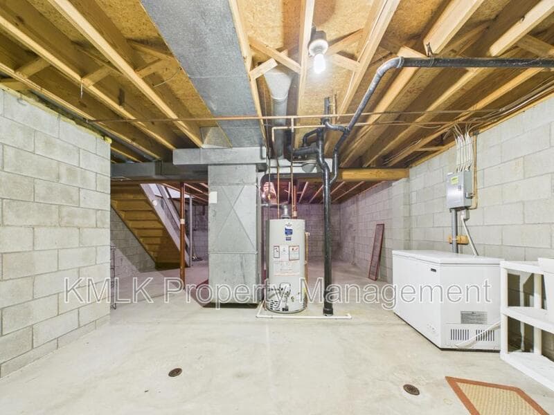 Akron Condo: 904 Quarry Dr