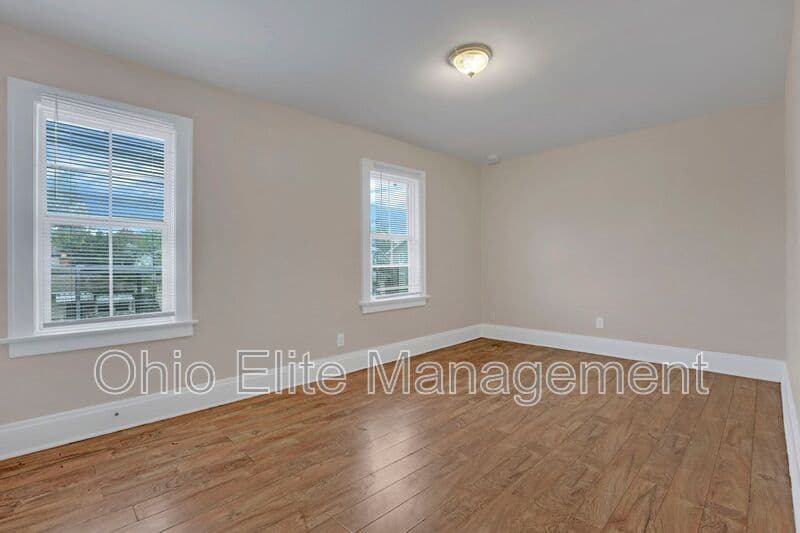 Columbus House: 243 N Wayne Ave