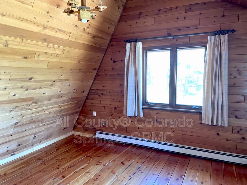 Florissant House: 684 Southpark Road
