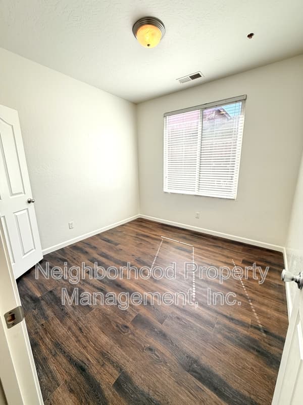 Fresno House: 10593 North Sierra Vista Avenue