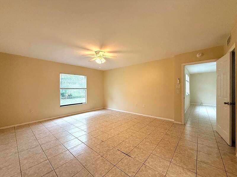 Fort Myers House: 2985 Saint Charles Street