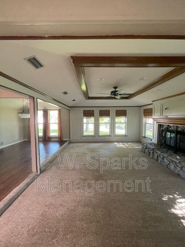 Rockwall House: 3494 N Stodghill Rd