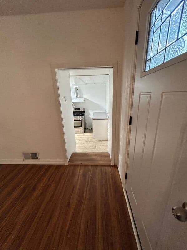 La Mesa House: 4040 Yale Ave