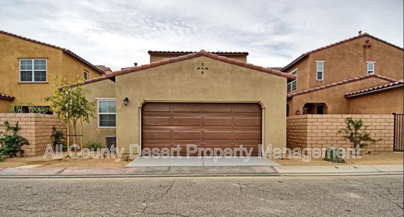 Palm Desert House: 474 Via De La Paz