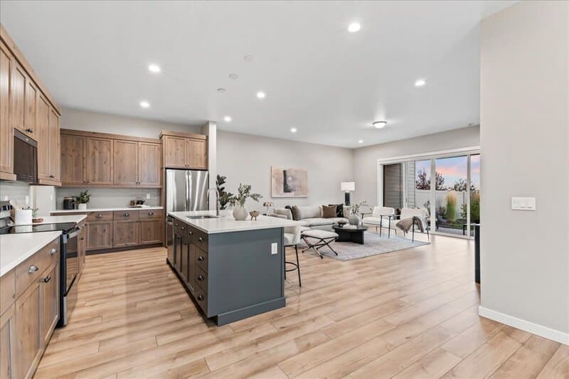 Star House: 2218 North Leatherwood Avenue