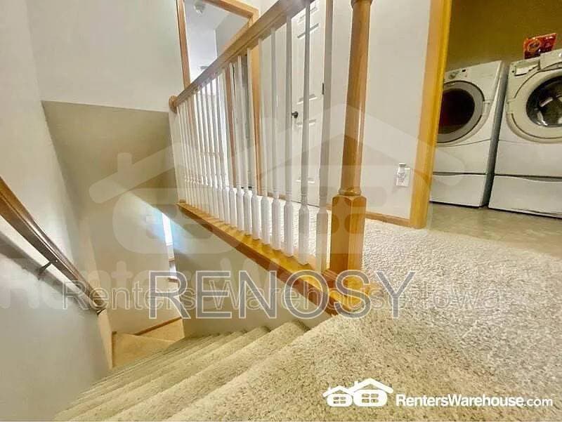 Ankeny House: 1143 ne 8th lane