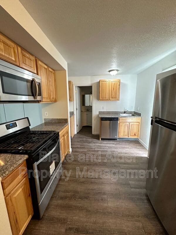 Portland House: 15847 SE Stark Street