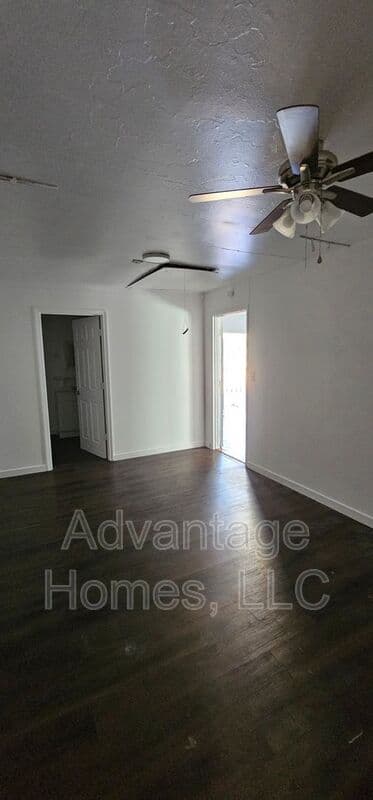 Kansas City House: 7504 E 112th St