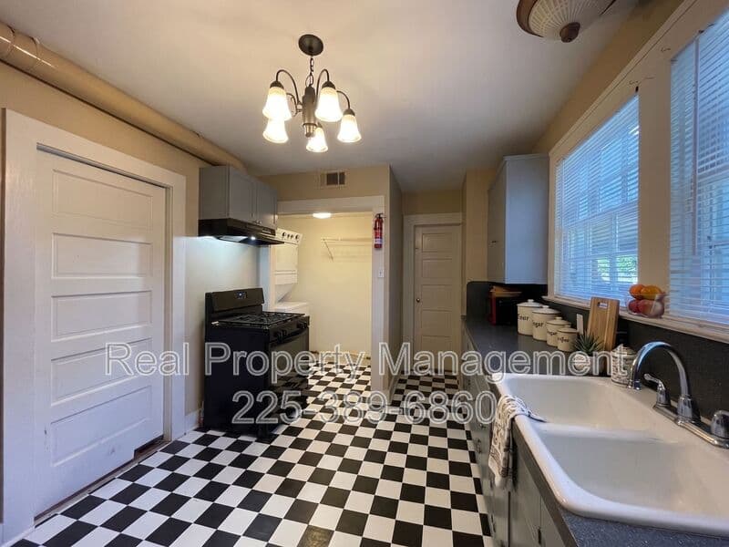 Baton Rouge House: 755 Arlington Ave.