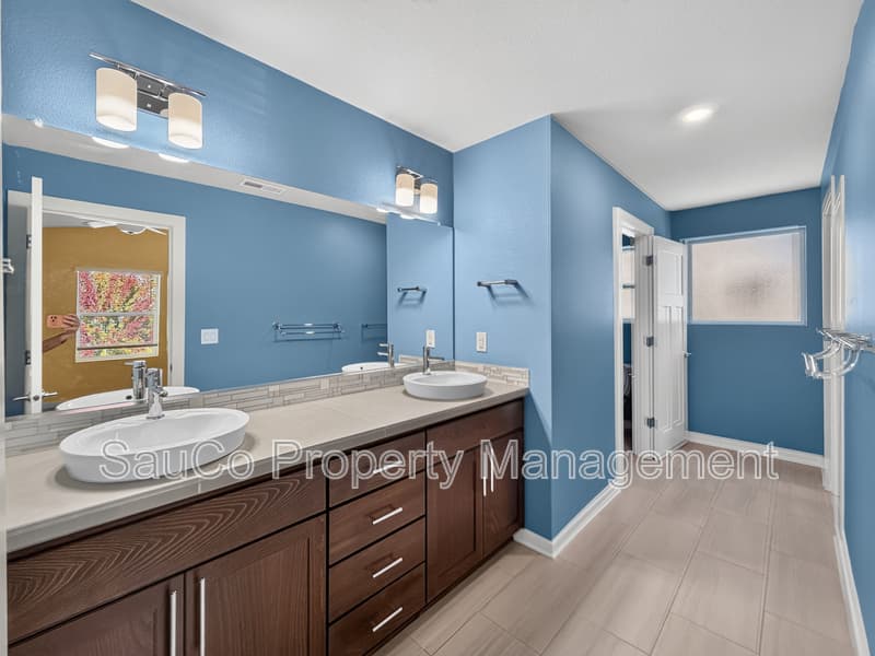 Hillsboro House: 6516 Southeast Genrosa Street
