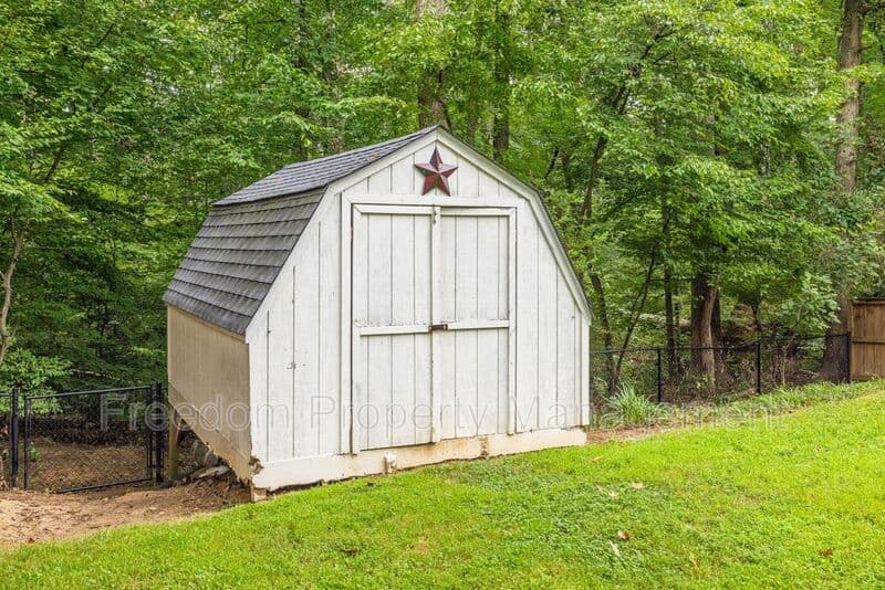 Woodbridge House: 5256 Sudberry Ln