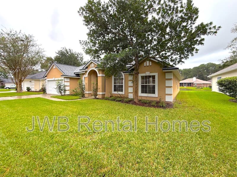 Saint Johns House: 557 Grand Parke Dr