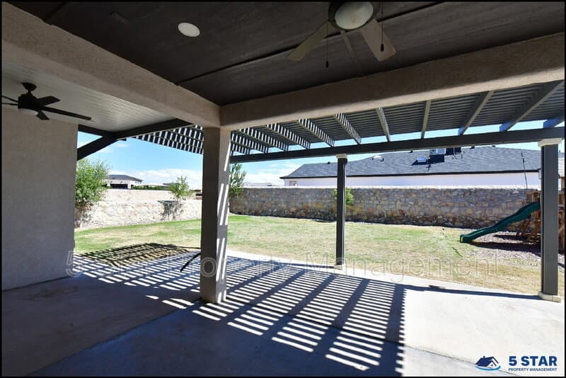 El Paso House: 2412 Tierra Lejana Pl