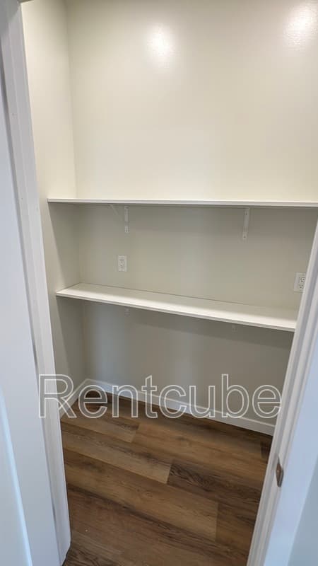 Dubuque House: 3860 Peru Rd
