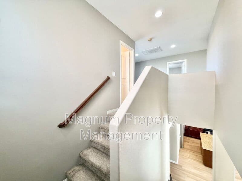 Eastvale House: 6715 Rosebay Ct