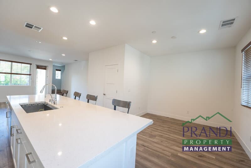Novato Condo: 906 Rockview Rd