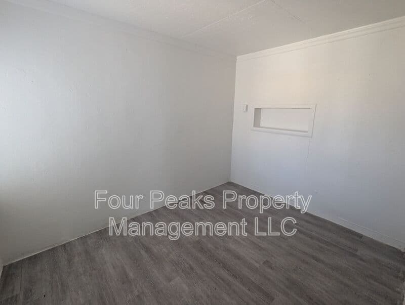 Phoenix House: 102 E. Hatcher Rd.