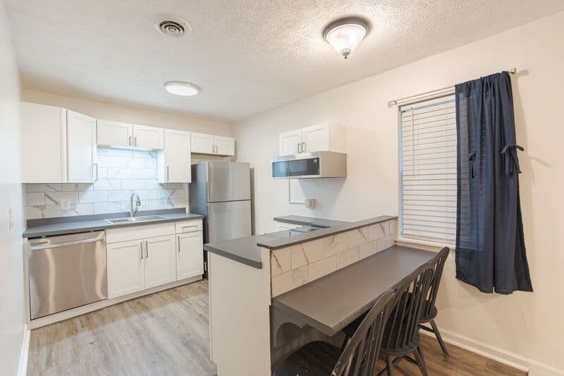 Winterville House: 122 Timber Drive