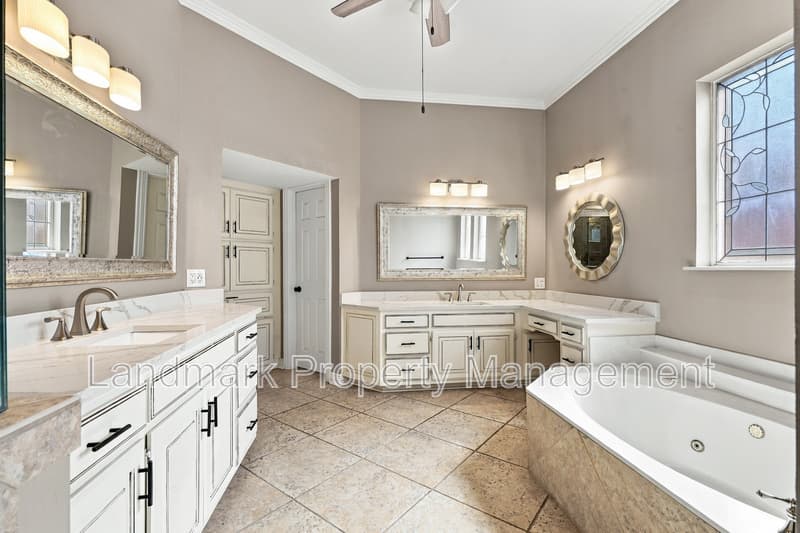 Arlington House: 2114 Bay Club Drive