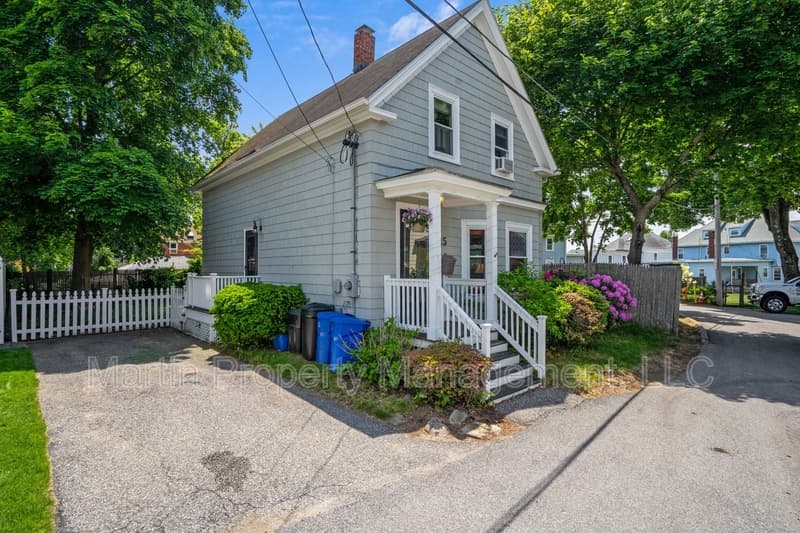 Andover House: 15 Elm Court