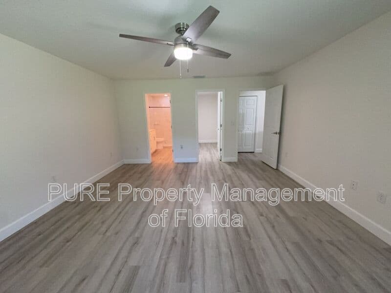 Ocala House: 11165 NW 7th Street
