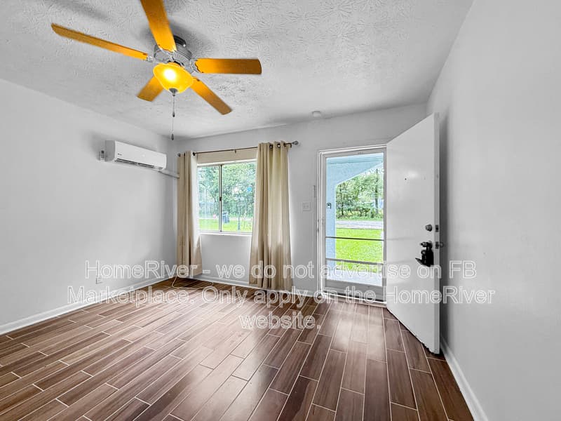 Jacksonville House: 5747 Antoinette Ln