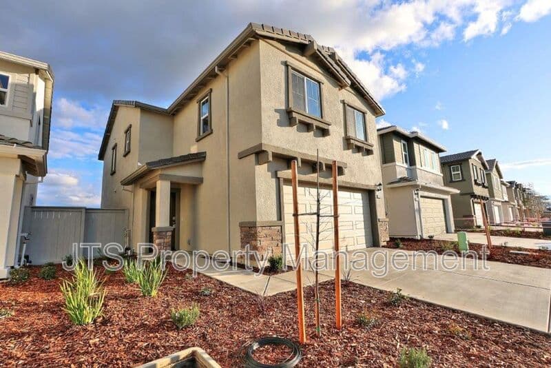 Roseville House: 2049 Shady Tree Circle