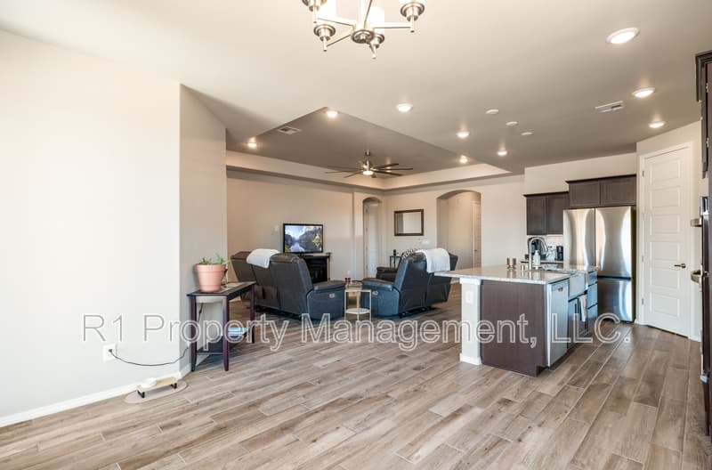 Los Lunas House: 3771 Santa Fe Trail