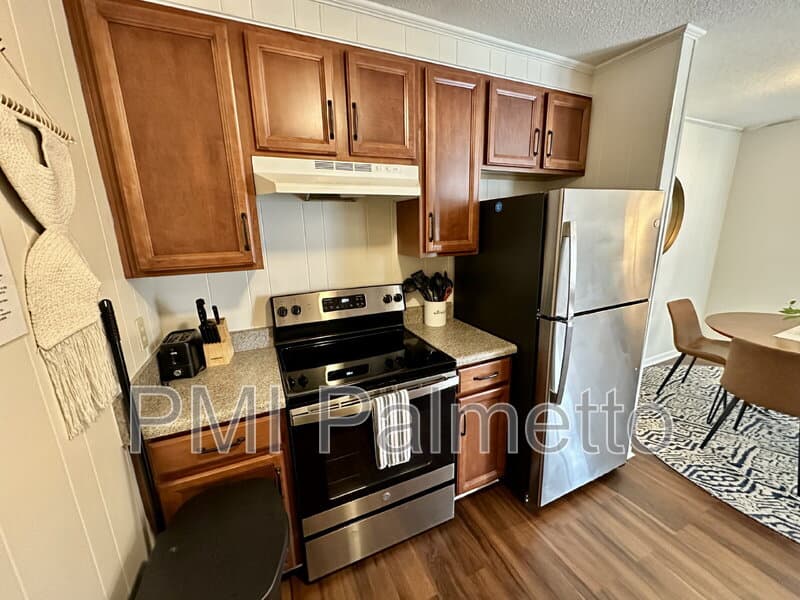 Columbia Condo: 2405 Duncan Street