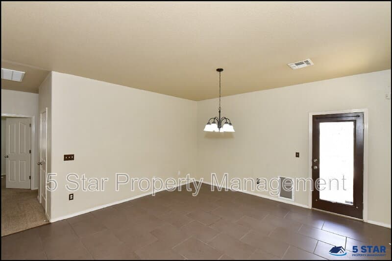 El Paso House: 4913 Adrian Campos St !!