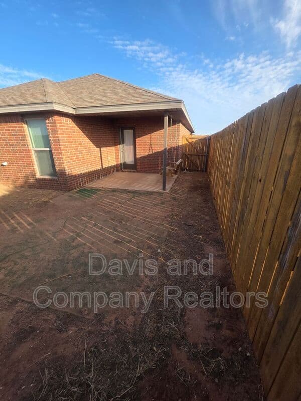 Midland House: 126 Pioneer Cir