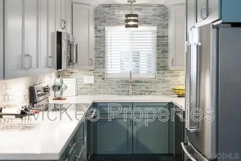 Coronado Condo: 516 E Avenue