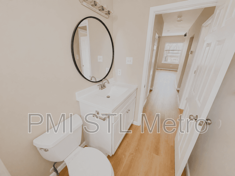 St. Louis Apartment: 3672 Russell Blvd