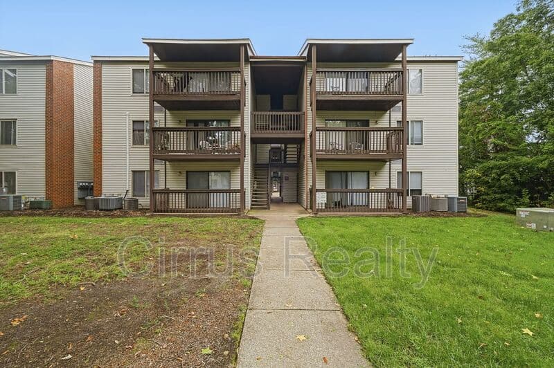 Hampton Condo: 124 Wells Ct