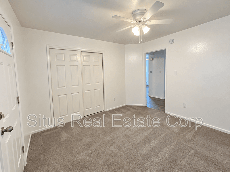 Lakewood House: 1330 Zephyr St.