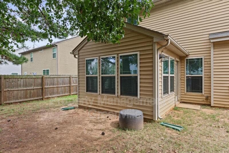 Simpsonville House: 10 Windsor Creek Ct