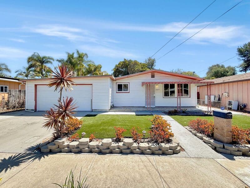 San Diego House: 3477 Aveley Place
