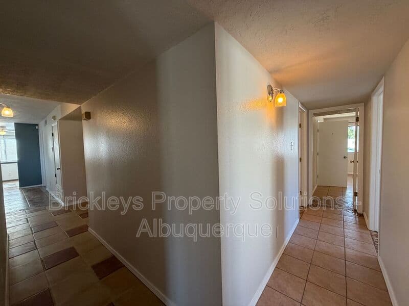 Albuquerque House: 5812 Brahma Dr NW