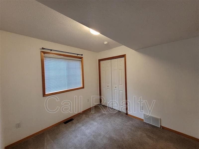 Spokane House: 4720 S Pender Ln