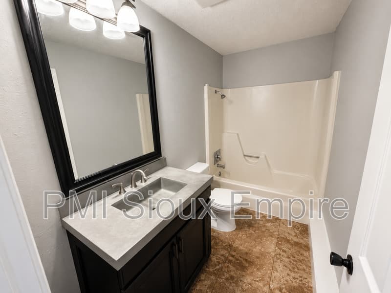 Sioux Falls Condo: 705 W 18th st