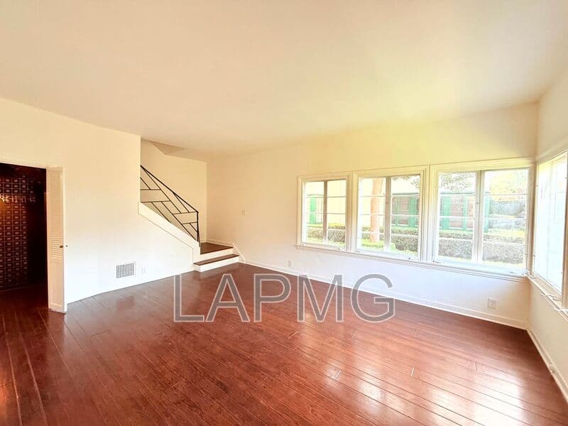 Los Angeles House: 7660 Hollywood Boulevard