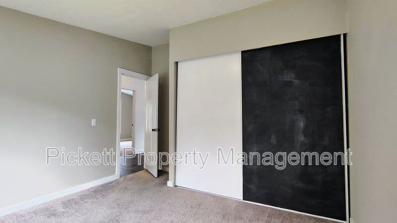 Port Orchard House: 11438 SE Regatta View Ln