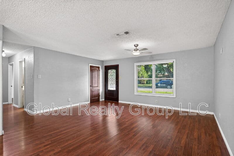 New Braunfels House: 138 Bobolink Dr